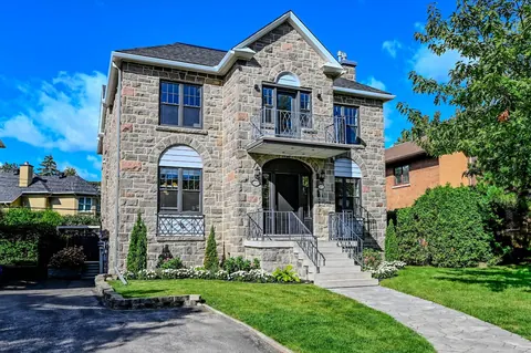 Single Family Residence à vendre — Mont-Royal