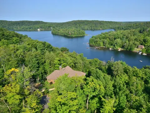 Bungalow — Sainte-Anne-des-Lacs